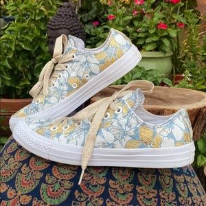 converse shoes and jeans